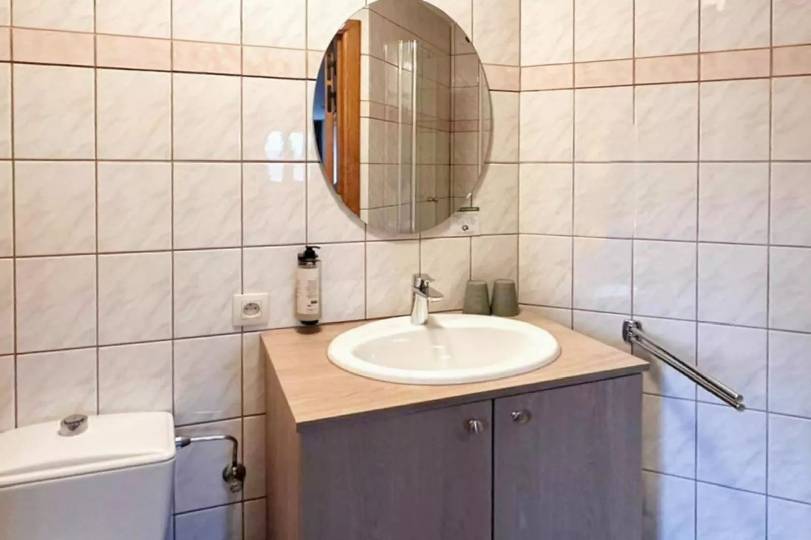 Au Coeur d'Alle - Triple Room with Bathroom-Badkamer