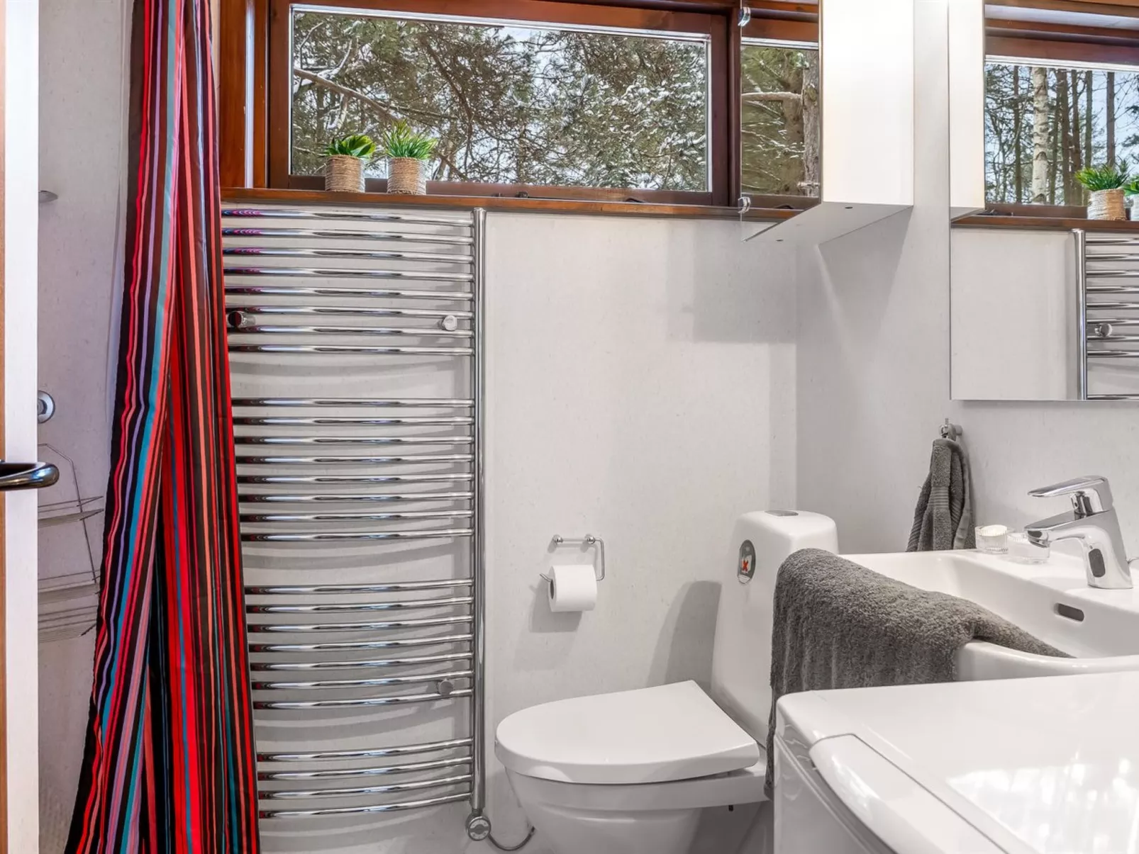 "Lökea" -  from the sea - Binnen