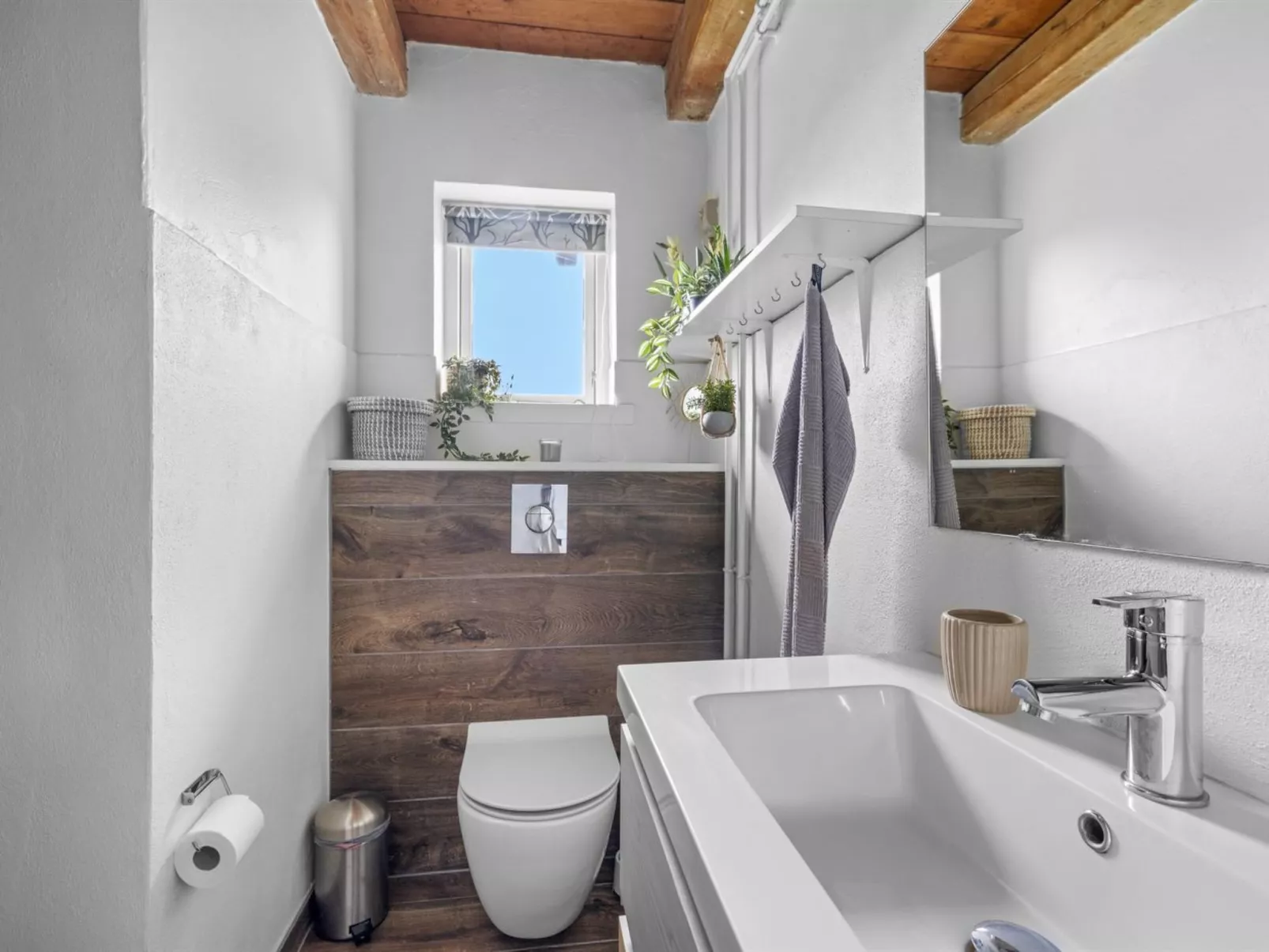 "Ina" - 210m from the sea-Binnen