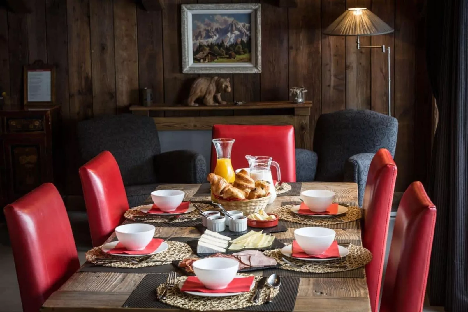 Chalet de luxe tout comfort avec jacuzzi sauna-Eetkamer