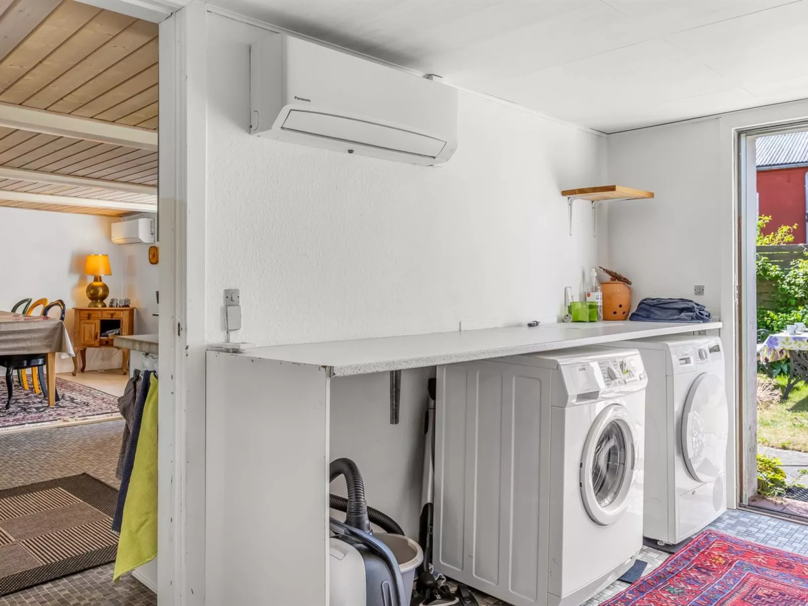 "Spase" - 23km from the sea - Binnen