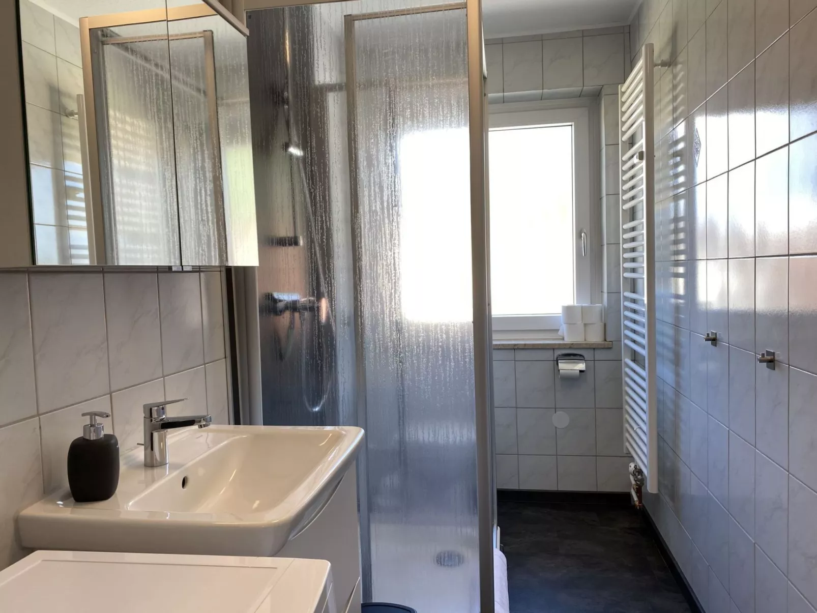 SAD151 Moderne Monteurwohnung mit Balkon - Image-tags.info