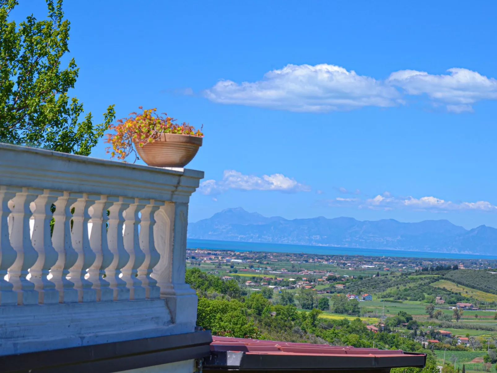 Mit privatem Garten, Meerblick und Gemeinschaftspool - Image-tags.info