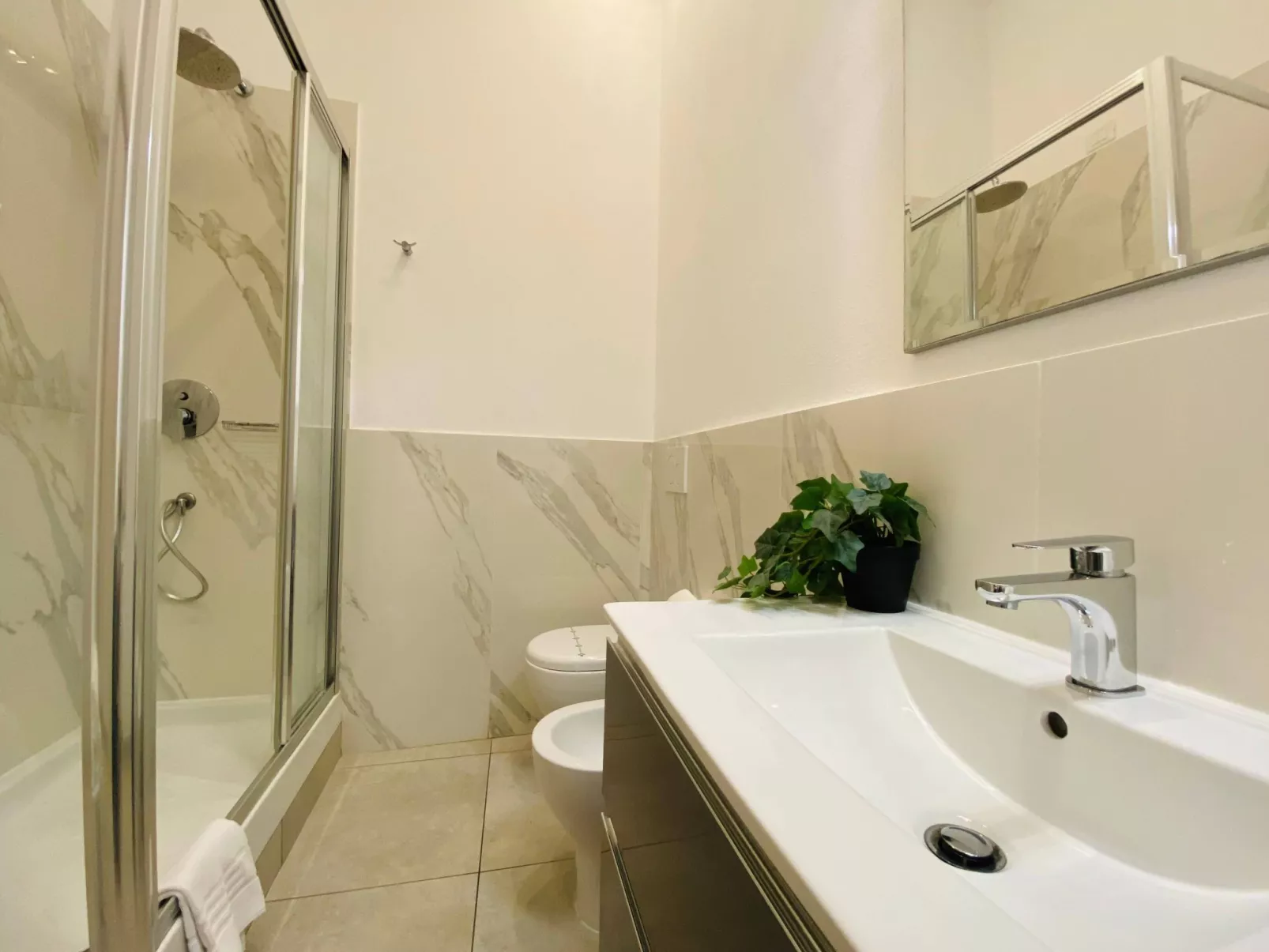 Charmante Wohnung mit Meerblick und Garage - Image-tags.info