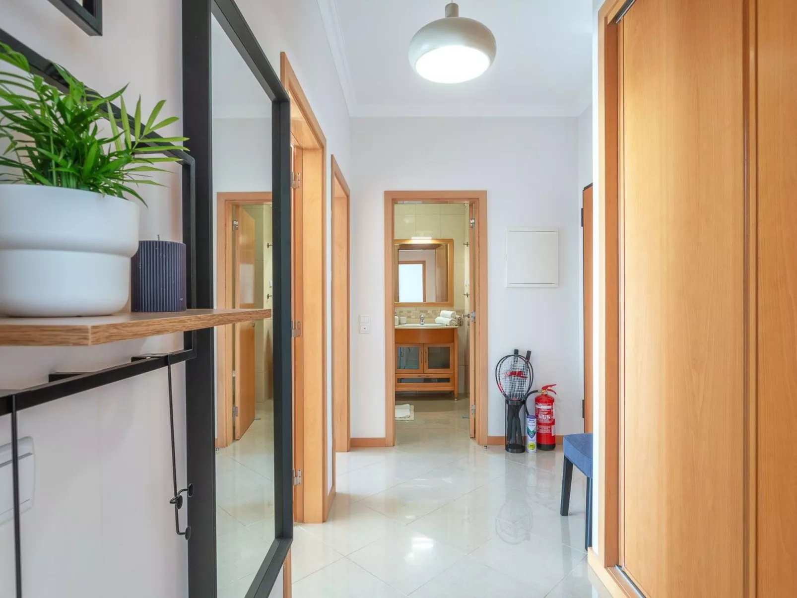 "Elena 2" mit Blick auf das Wasser - Image-tags.info