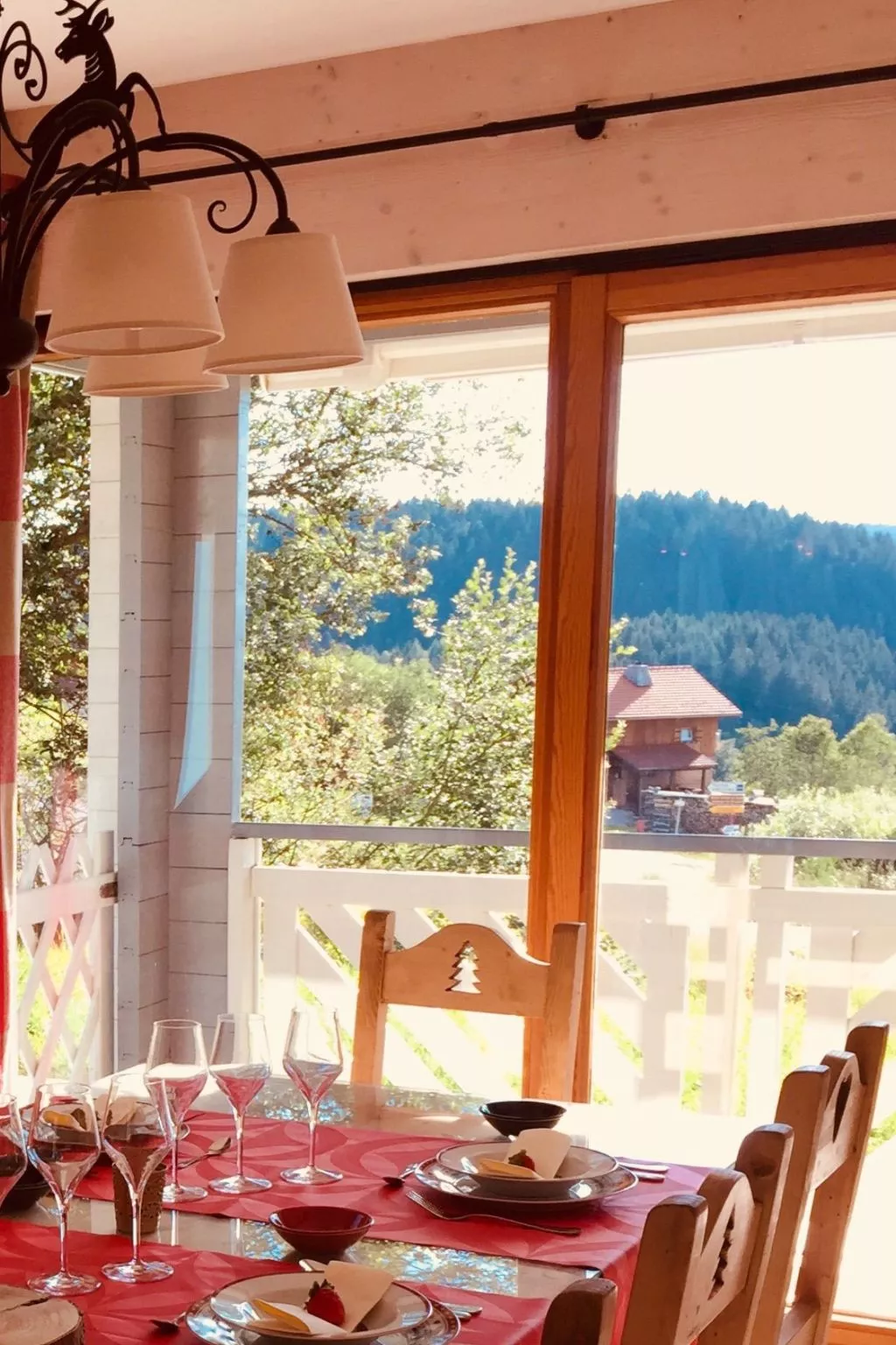 Chalet "Le Flocon Bleu" mit Blick auf das Wasser - Image-tags.info