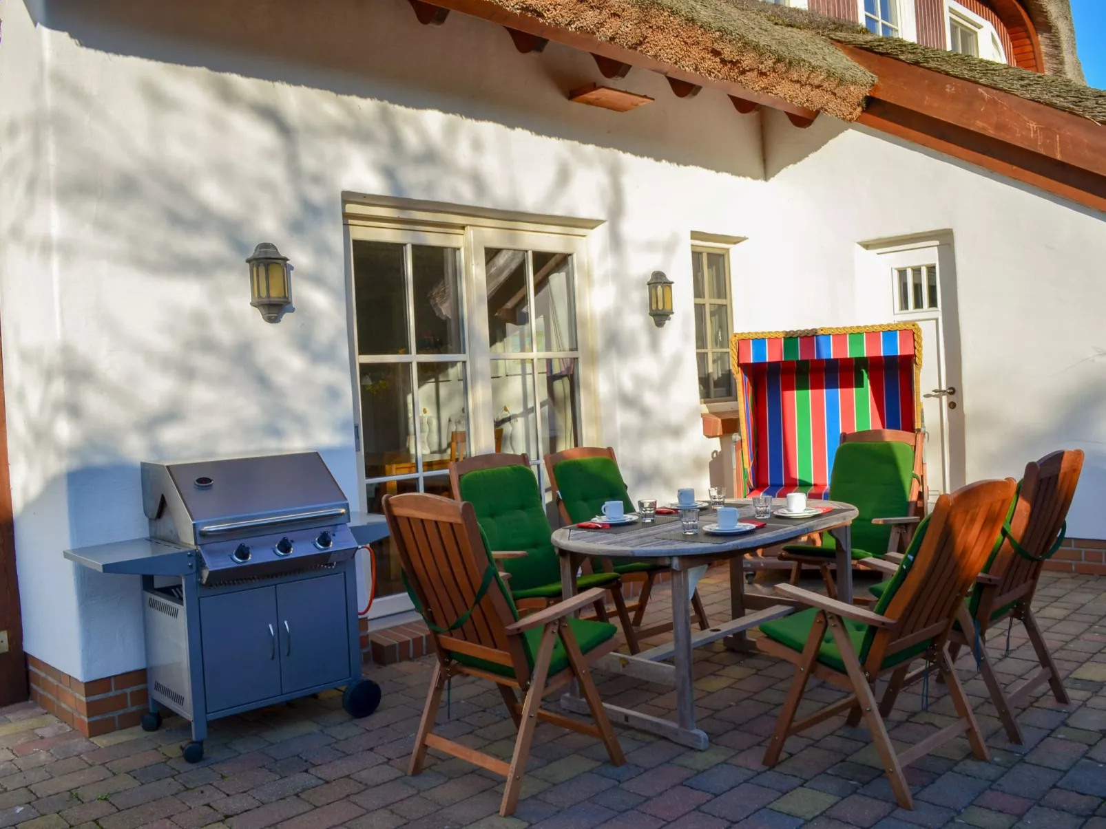 TRADITIONELLES REETDACHHAUS MIT SAUNA, KAMINOFEN UND PRIVATEM WASSERZUGANG - Image-tags.info