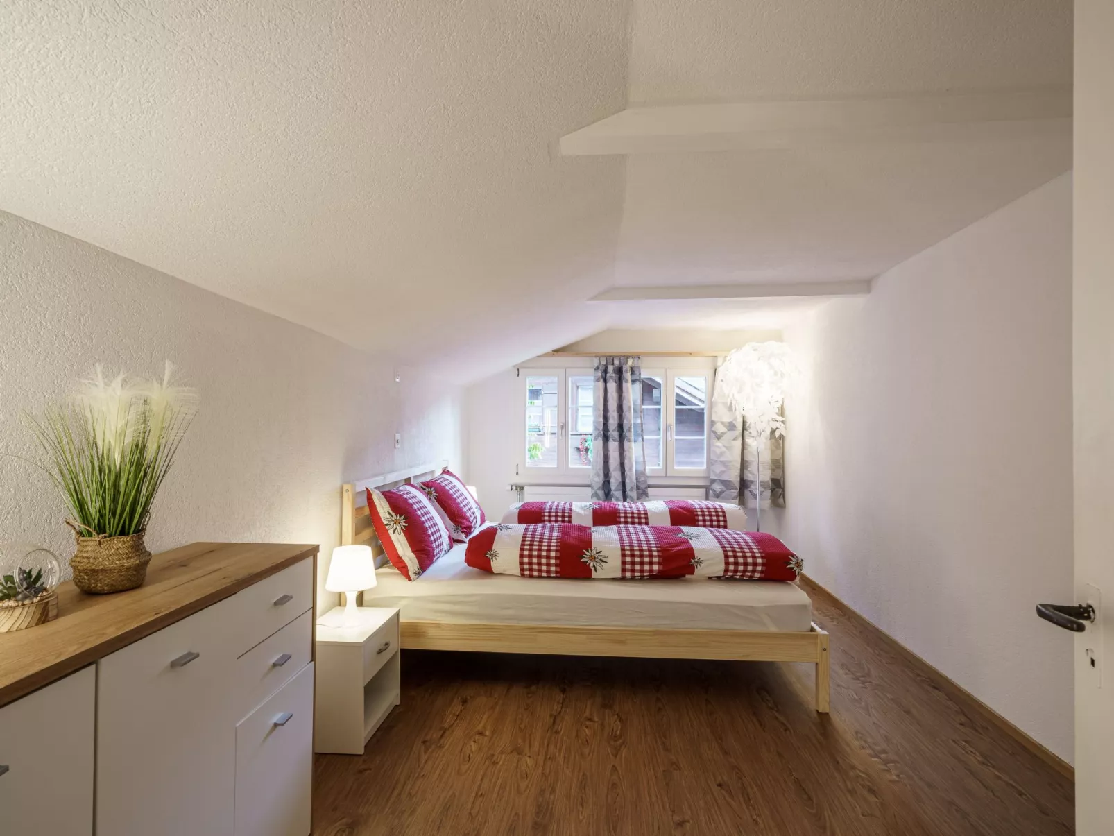 StayBrienz Apartment - Image-tags.info