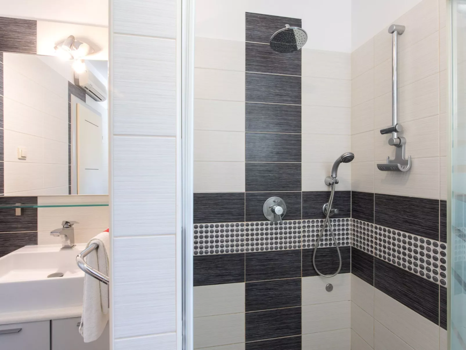 "Ore" mit privatem Pool - Image-tags.info