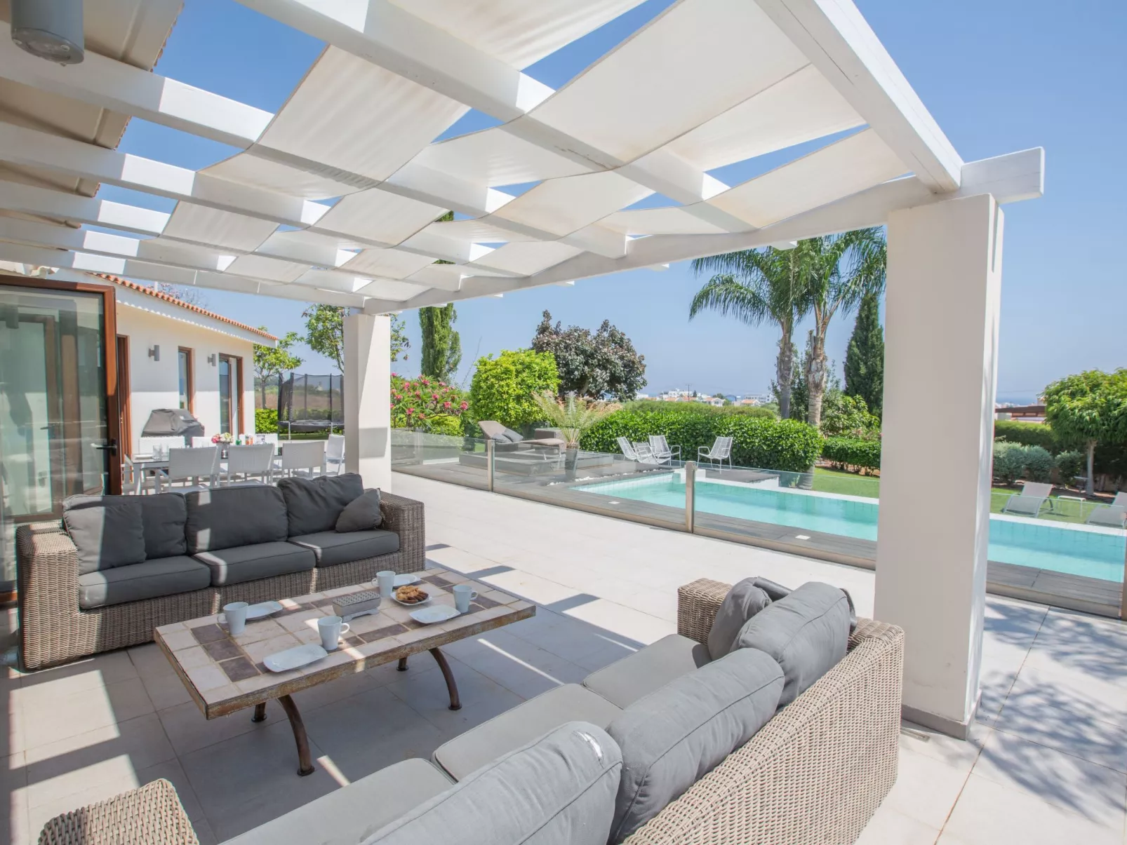 4-Schlafzimmer-Villa mit Pool im Zentrum von Protaras - Image-tags.info