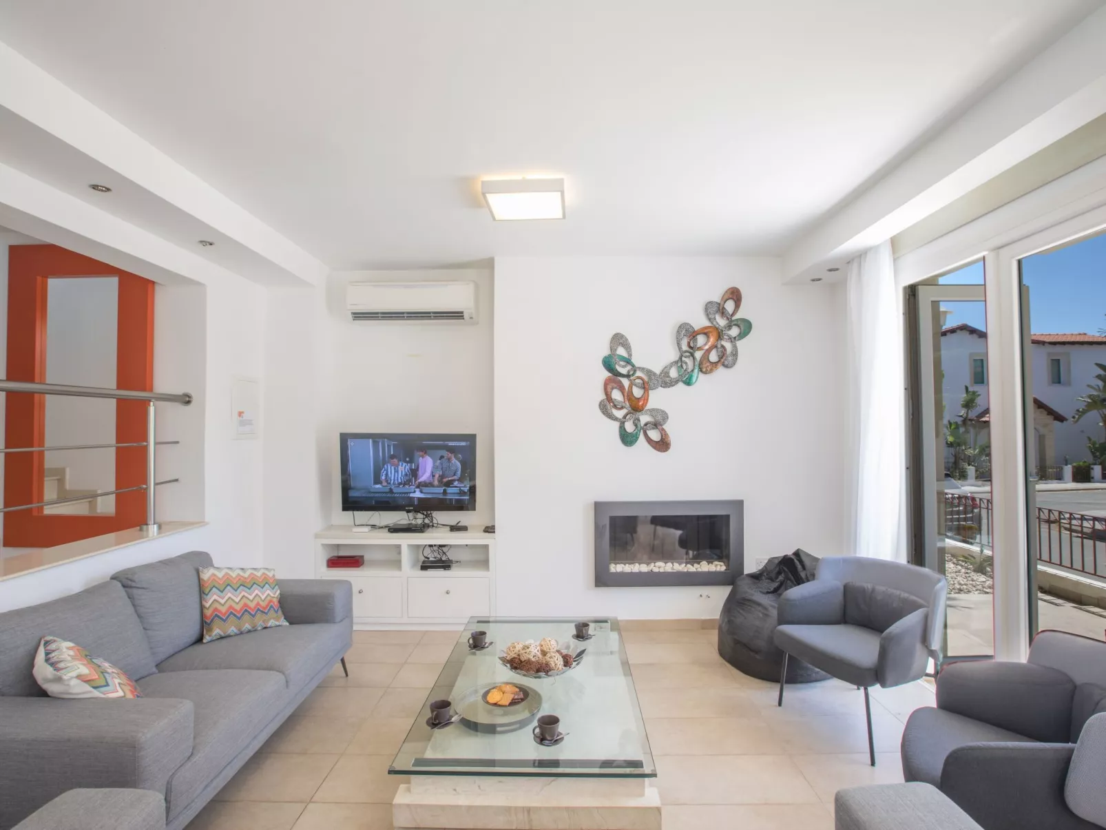 3-Schlafzimmer-Luxusvilla mit Pool und teilweise Meerblick - Image-tags.info