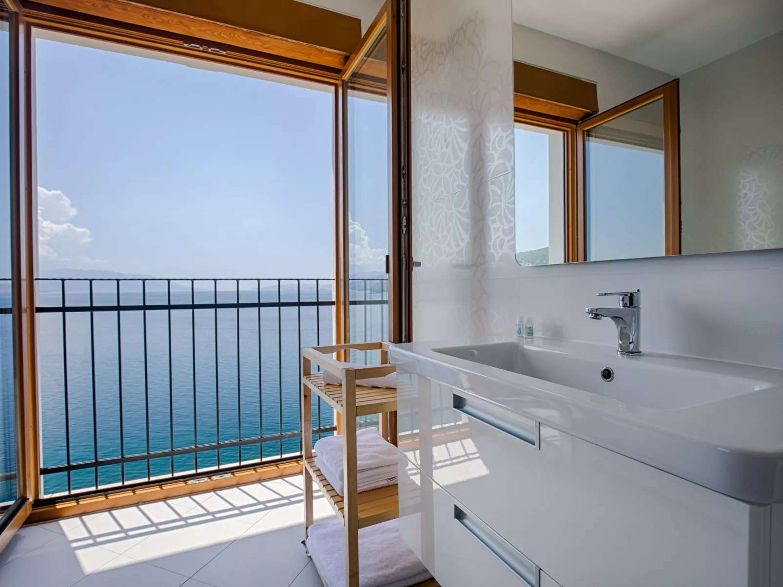 Wohnung "Zayml Povile" mit Blick auf das Wasser - Image-tags.info