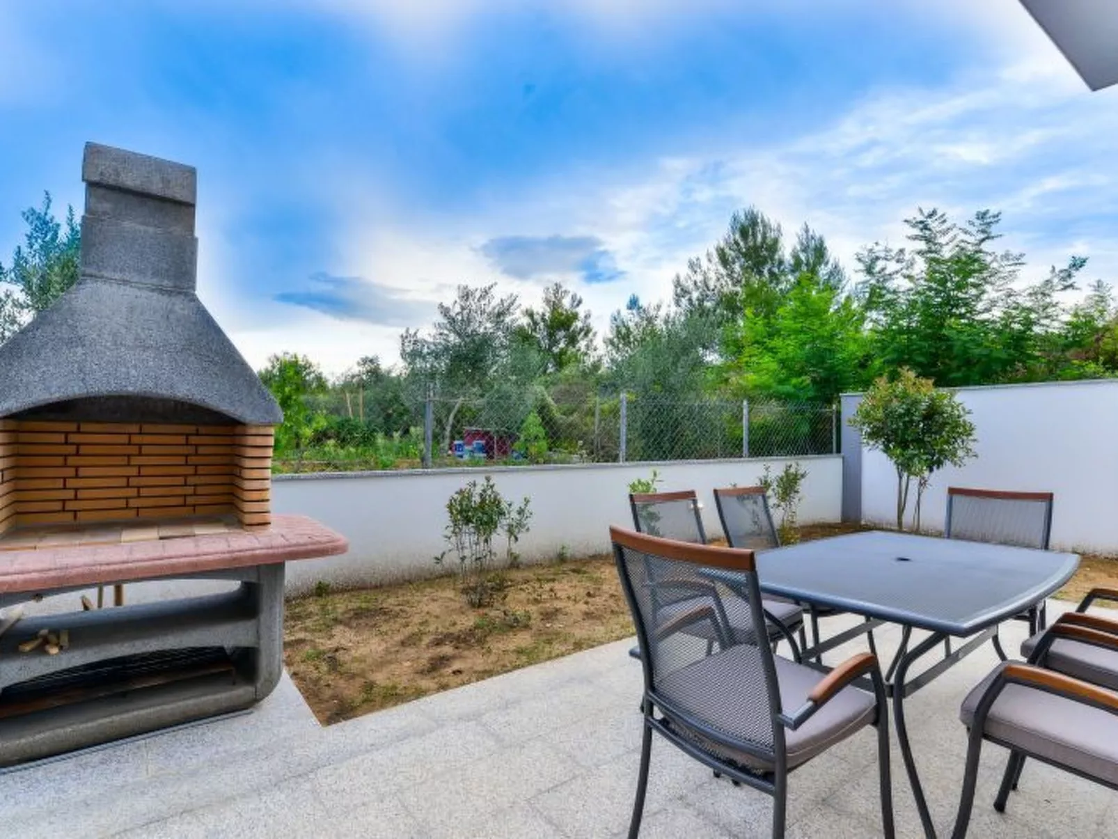 Vila Megy -  ID 2209 - Image-tags.info