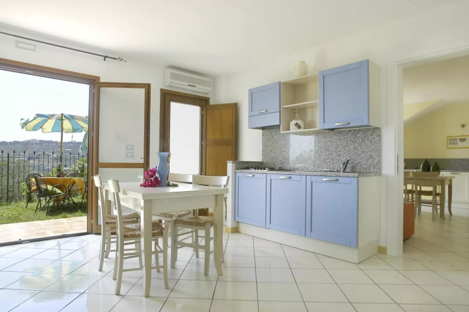 RESIDENCE VILLA GIADA IMPERIA - THREE-ROOM APT 6 PAX Lavanda R6 - Keuken