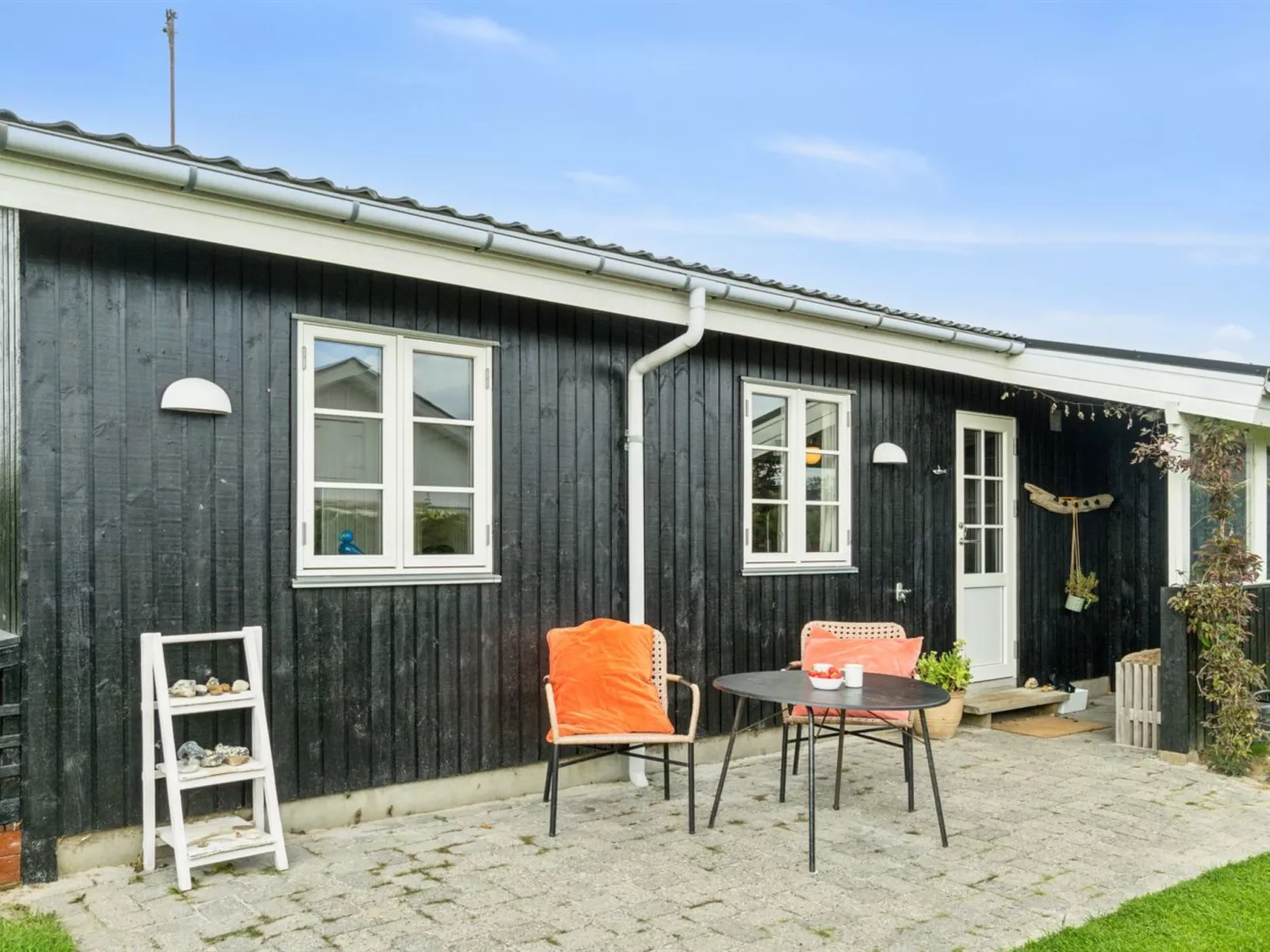 "Bjarni" - 180m from the sea - Buiten