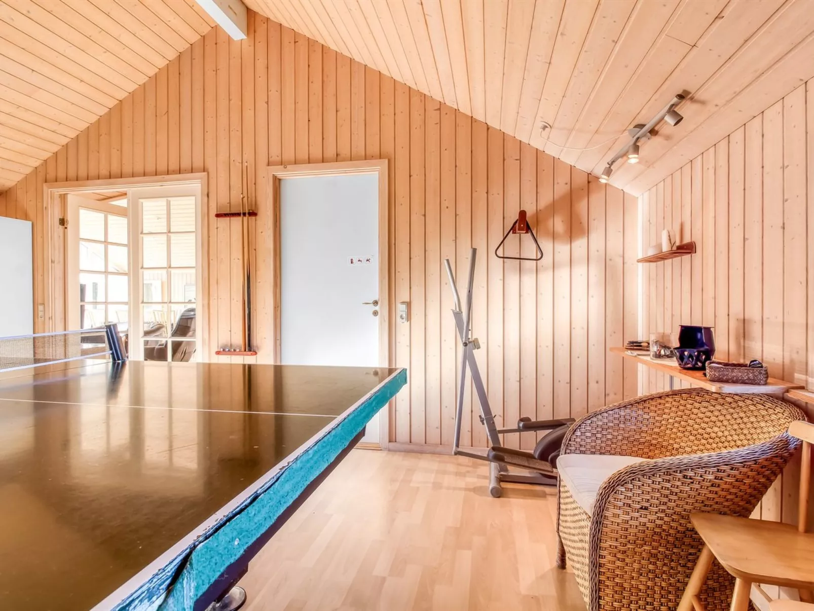 "Tonje" - 600m from the sea-Binnen