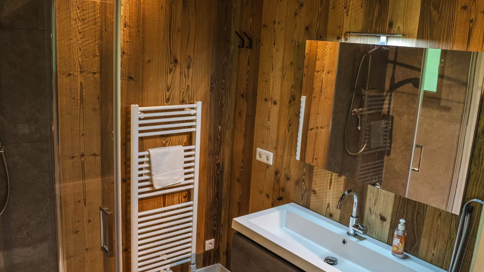 See Lounge - Badkamer