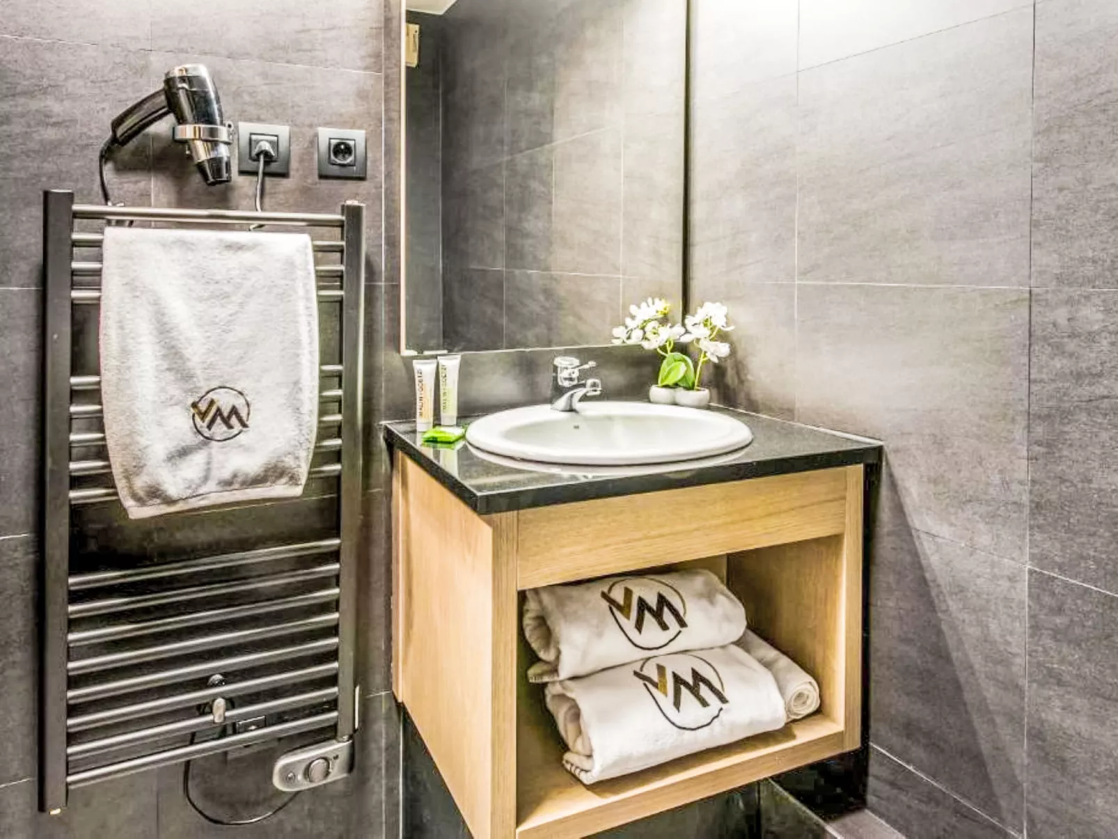 Village Montana - Binnen