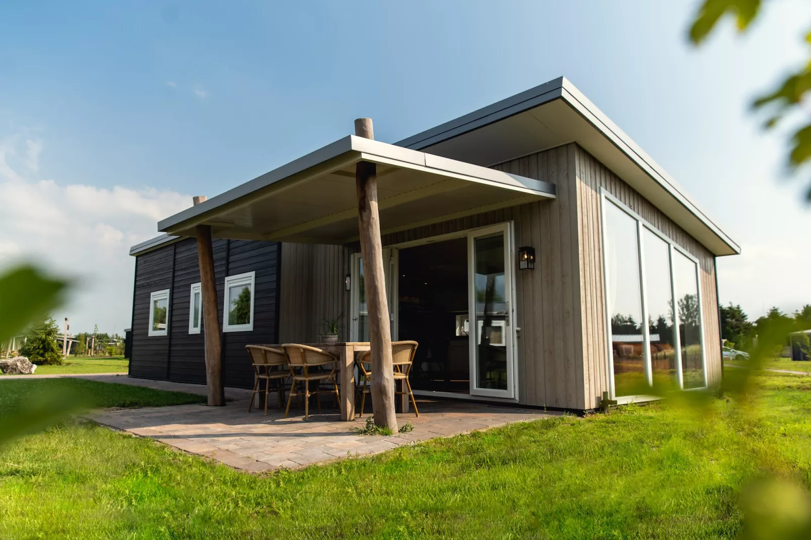 Raccoon Lodge-Buitenkant zomer