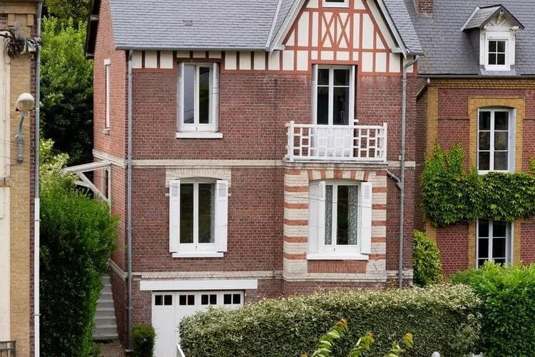 Maison dieppoise-Buitenkant zomer