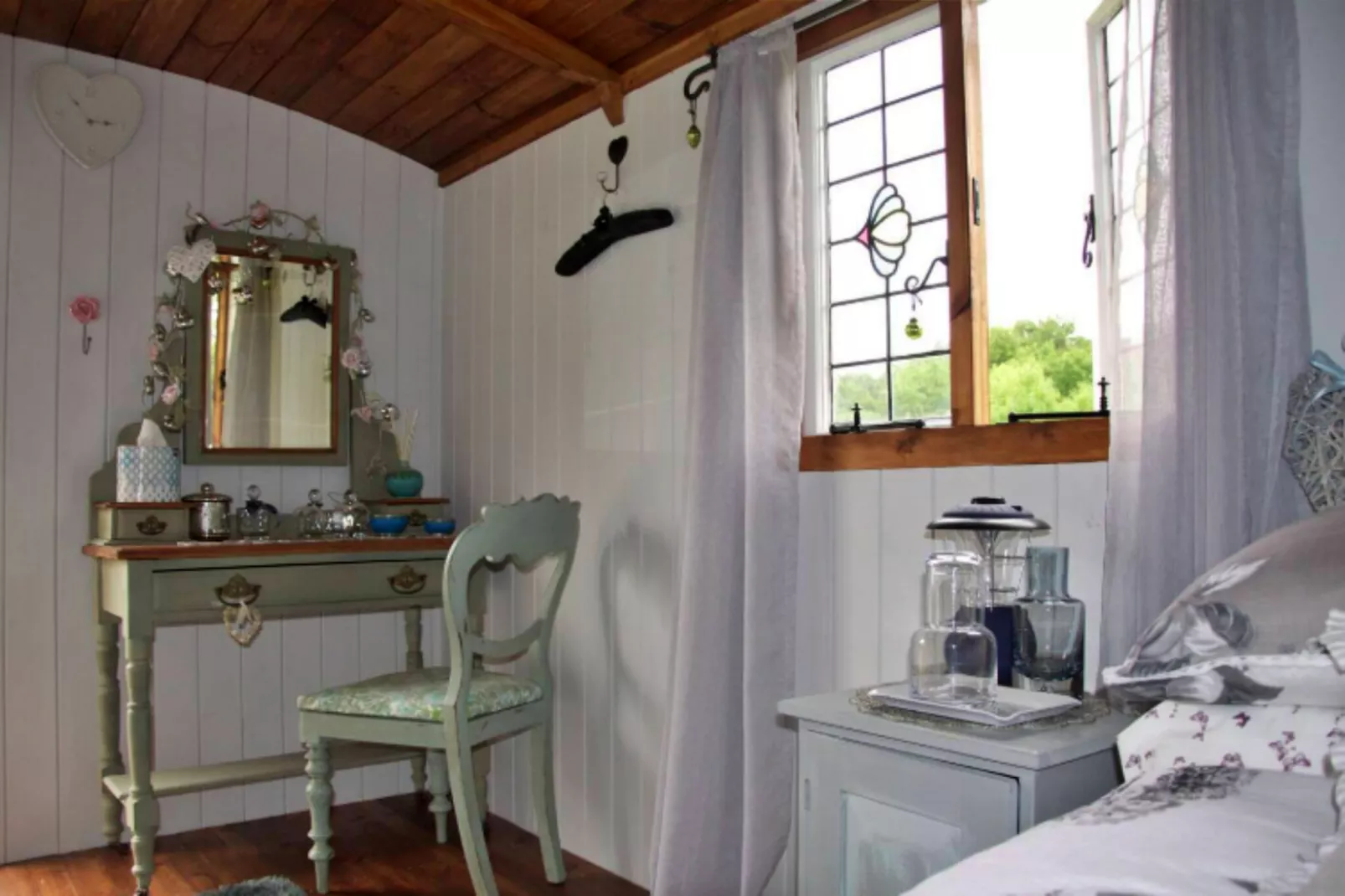 Shepherd's Hut at Hilltop Farm-Slaapkamer