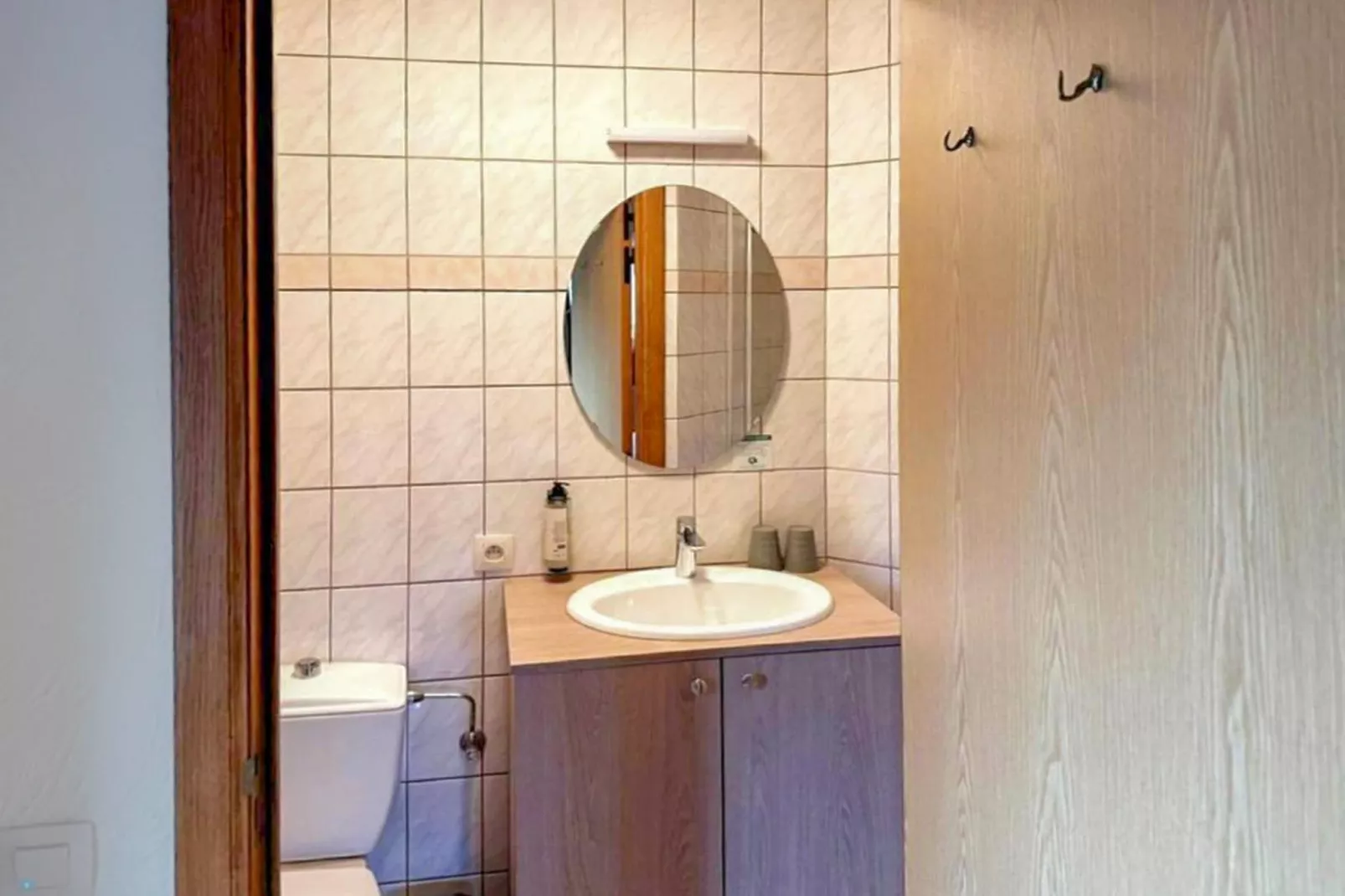 Au Coeur d'Alle - Triple Room with Bathroom-Badkamer