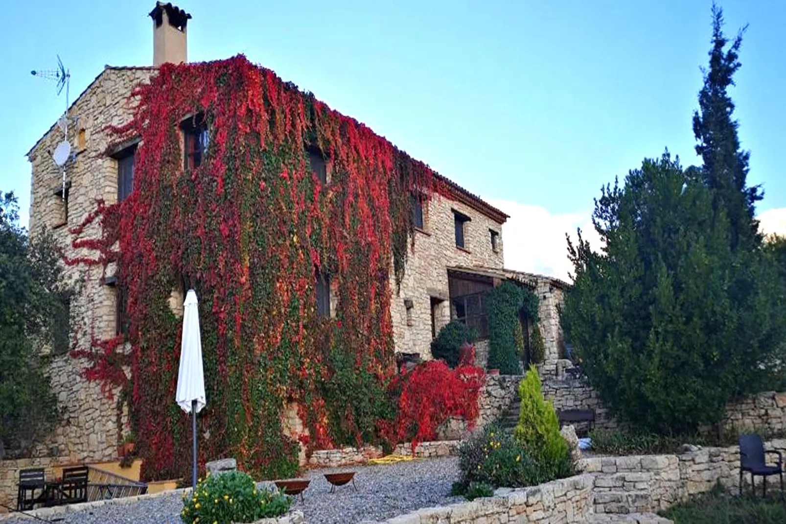 Mas de l'Arlequi - Buitenkant zomer