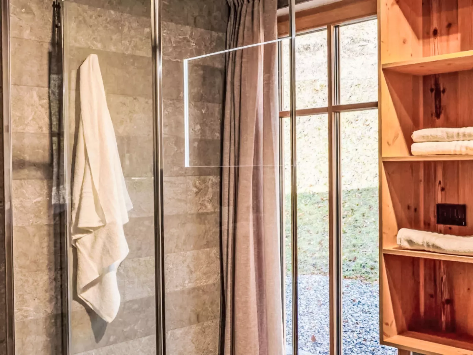 La Granda e la Piciola-Binnen