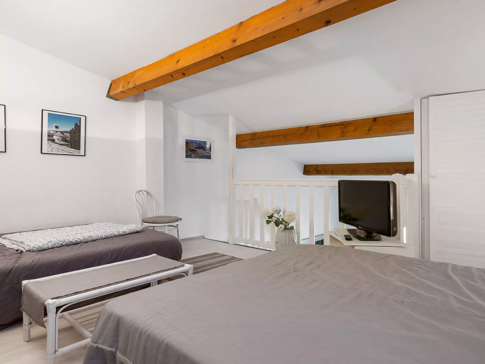 Perles du Soleil-Binnen