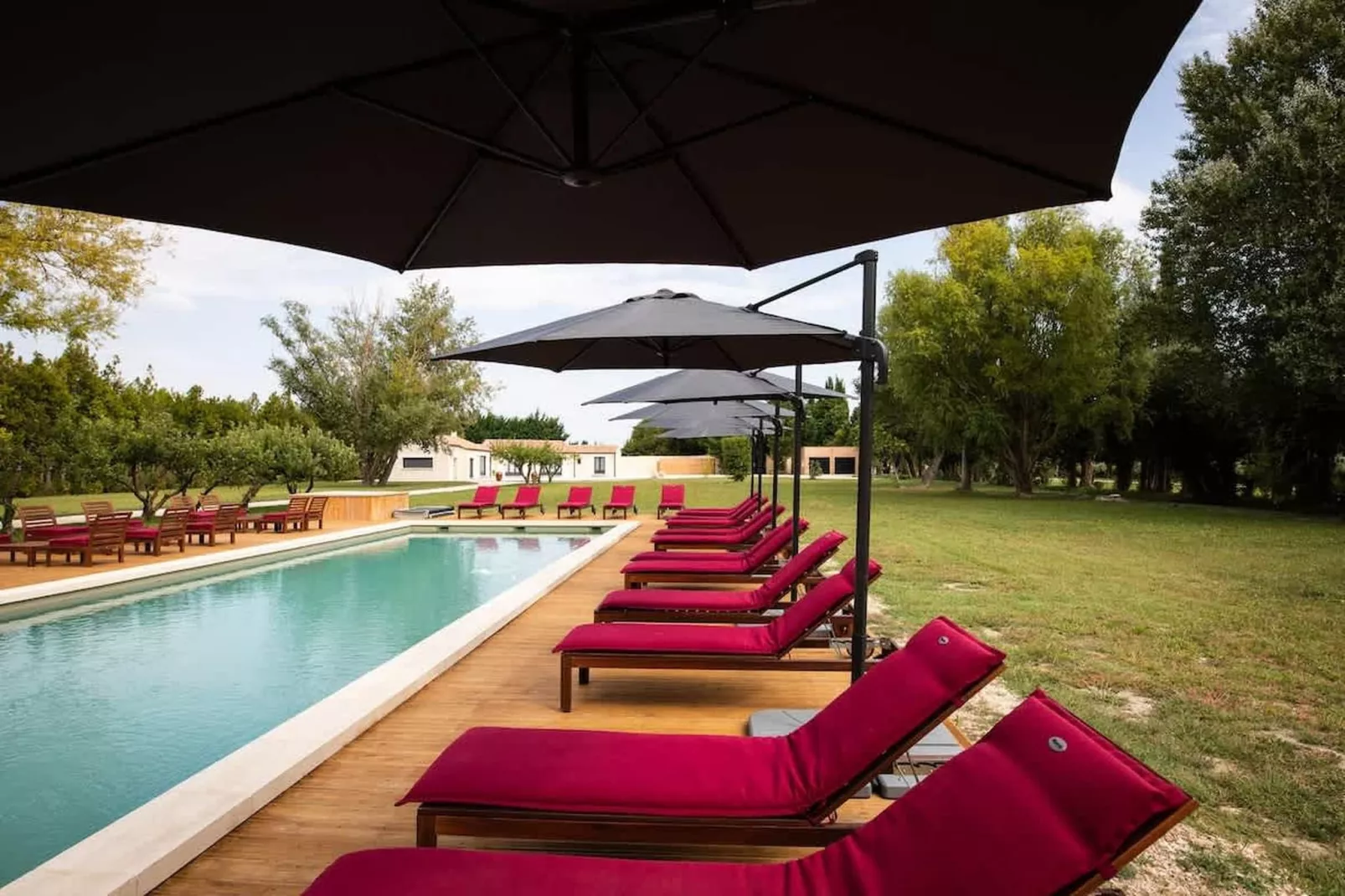 Charmant Mas Provençal avec piscine et jacuzzis-Zwembad