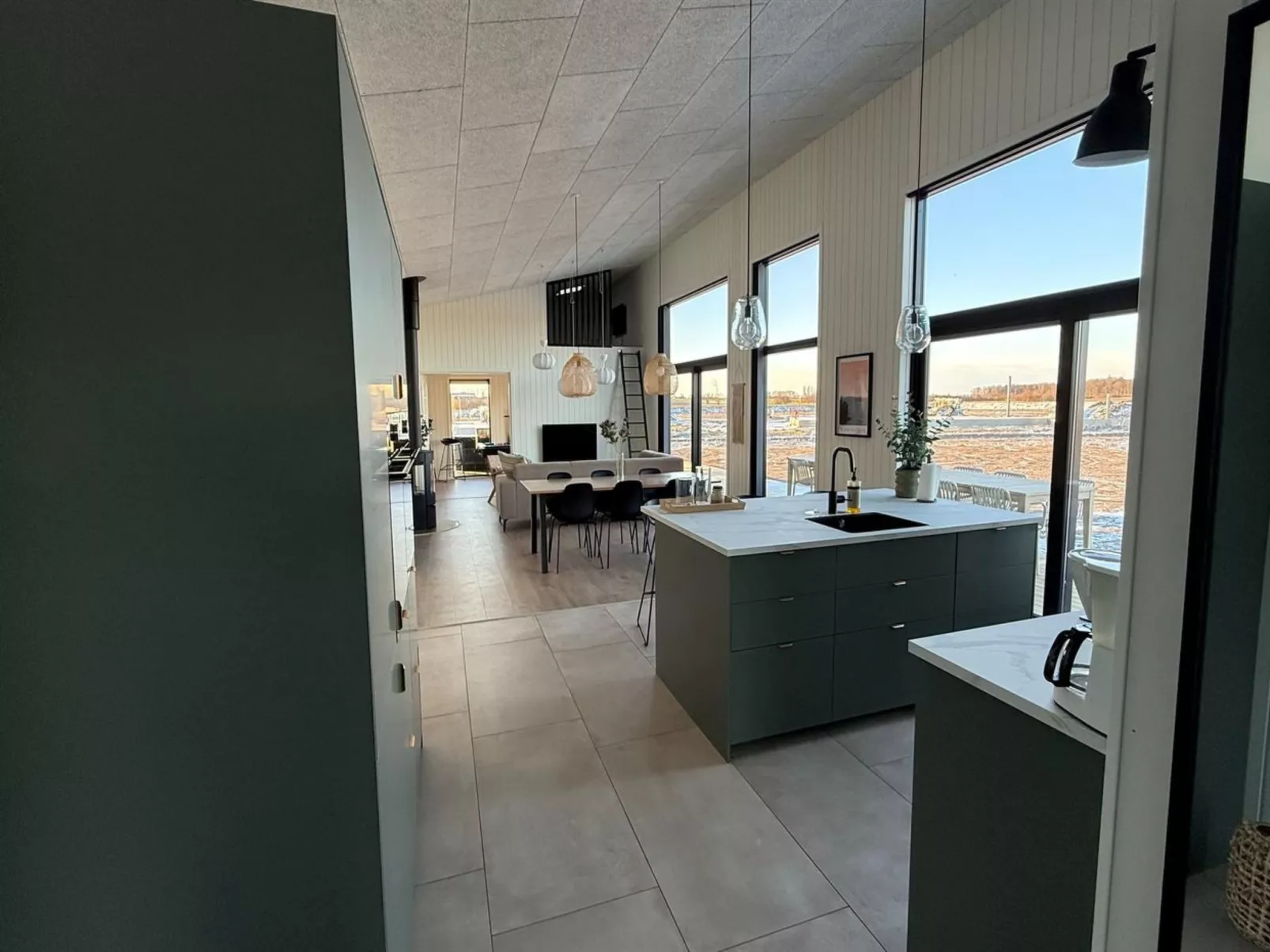 "Marten" - 500m from the sea - Binnen