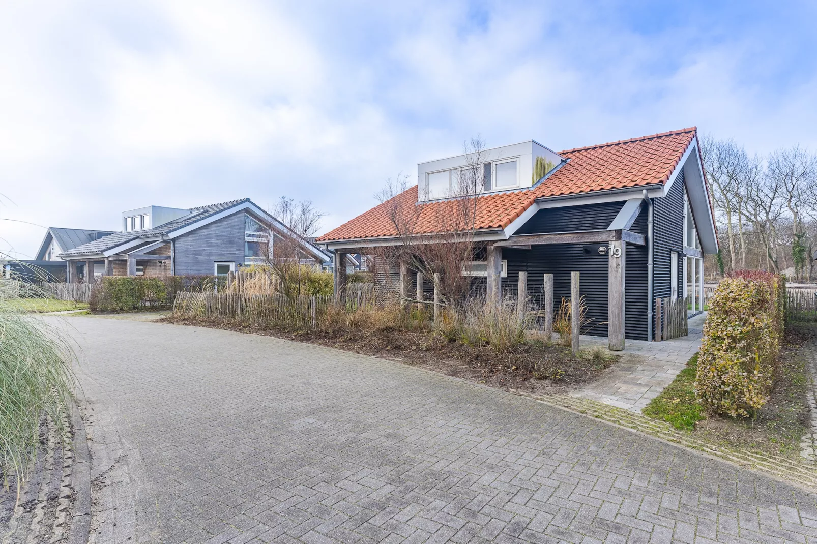 Zonnedorp 19 Modern holiday home Renesse | Beach within walking distance - Buitenkant zomer