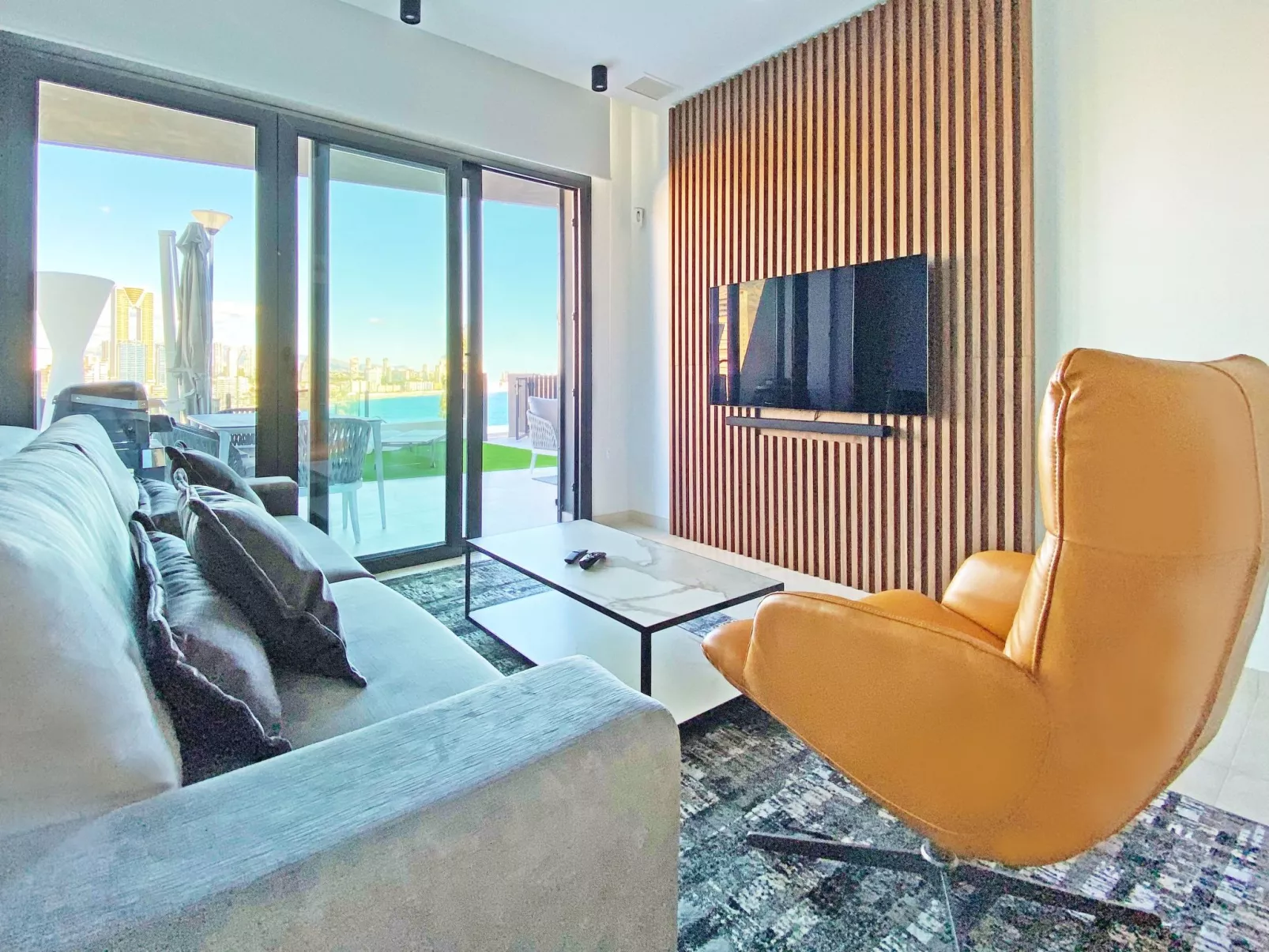 Luxuriöses Apartment mit Pool und Garage am Poniente Beach! - Image-tags.info