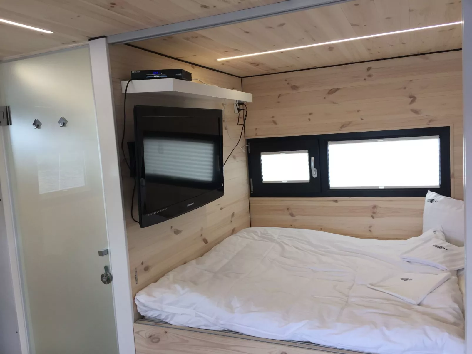 Hausboot für zwei Personen mit Kamin und Terrasse - Image-tags.info