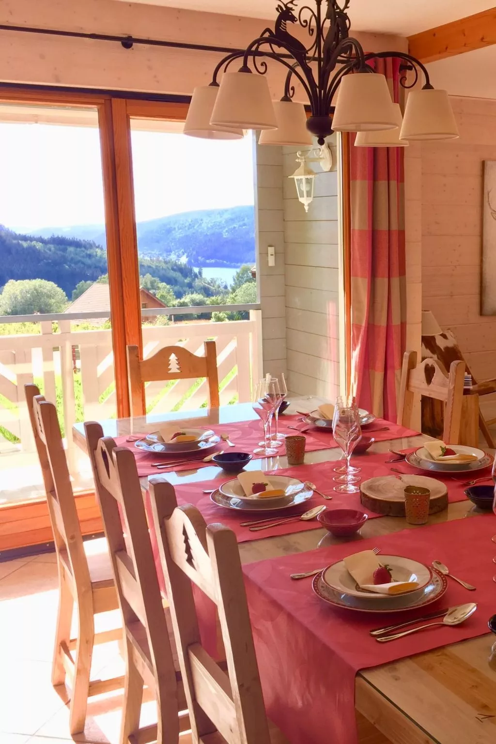 Chalet "Le Flocon Bleu" mit Blick auf das Wasser - Image-tags.info