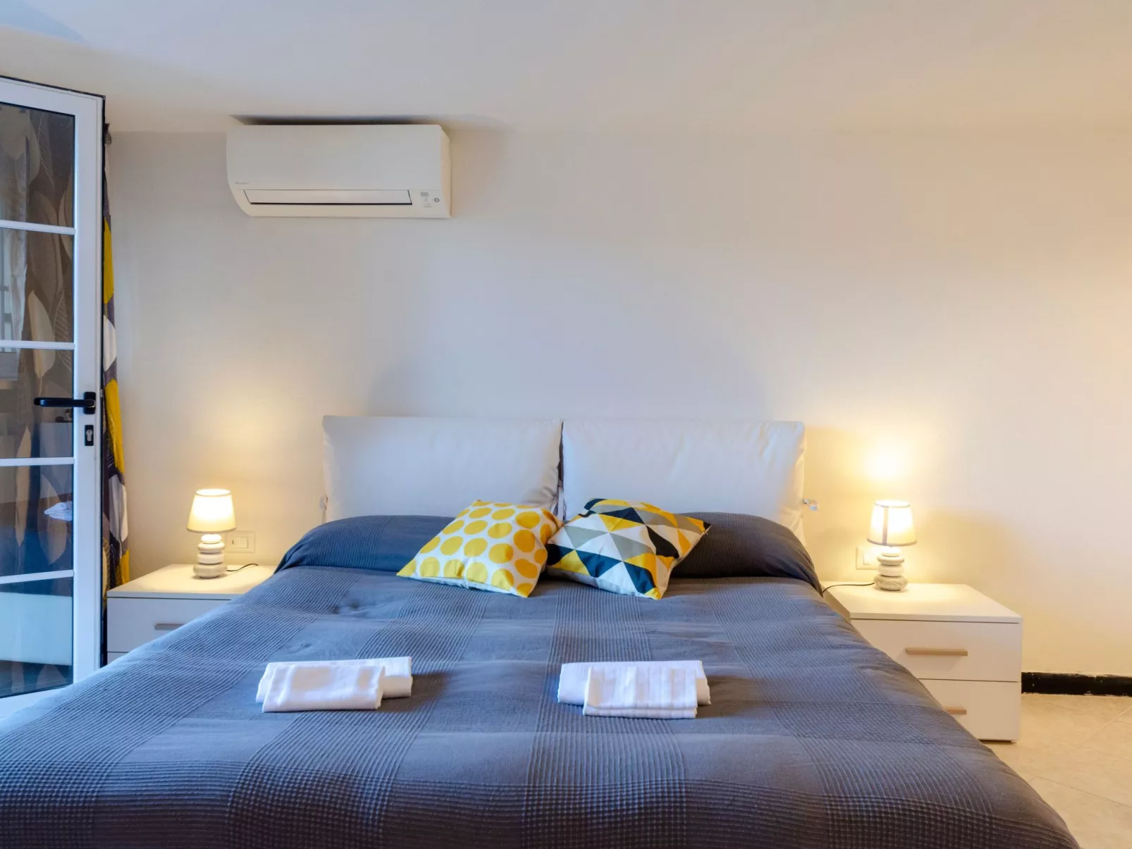 Einzimmerwohnung mit Terrasse und Blick auf den Berg - Image-tags.info