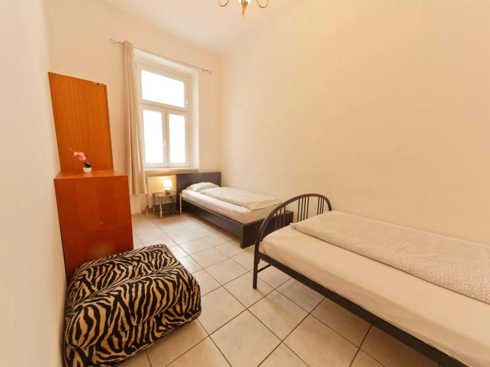 Große Ferienwohnung in Fünfhaus mit Garten - Image-tags.info