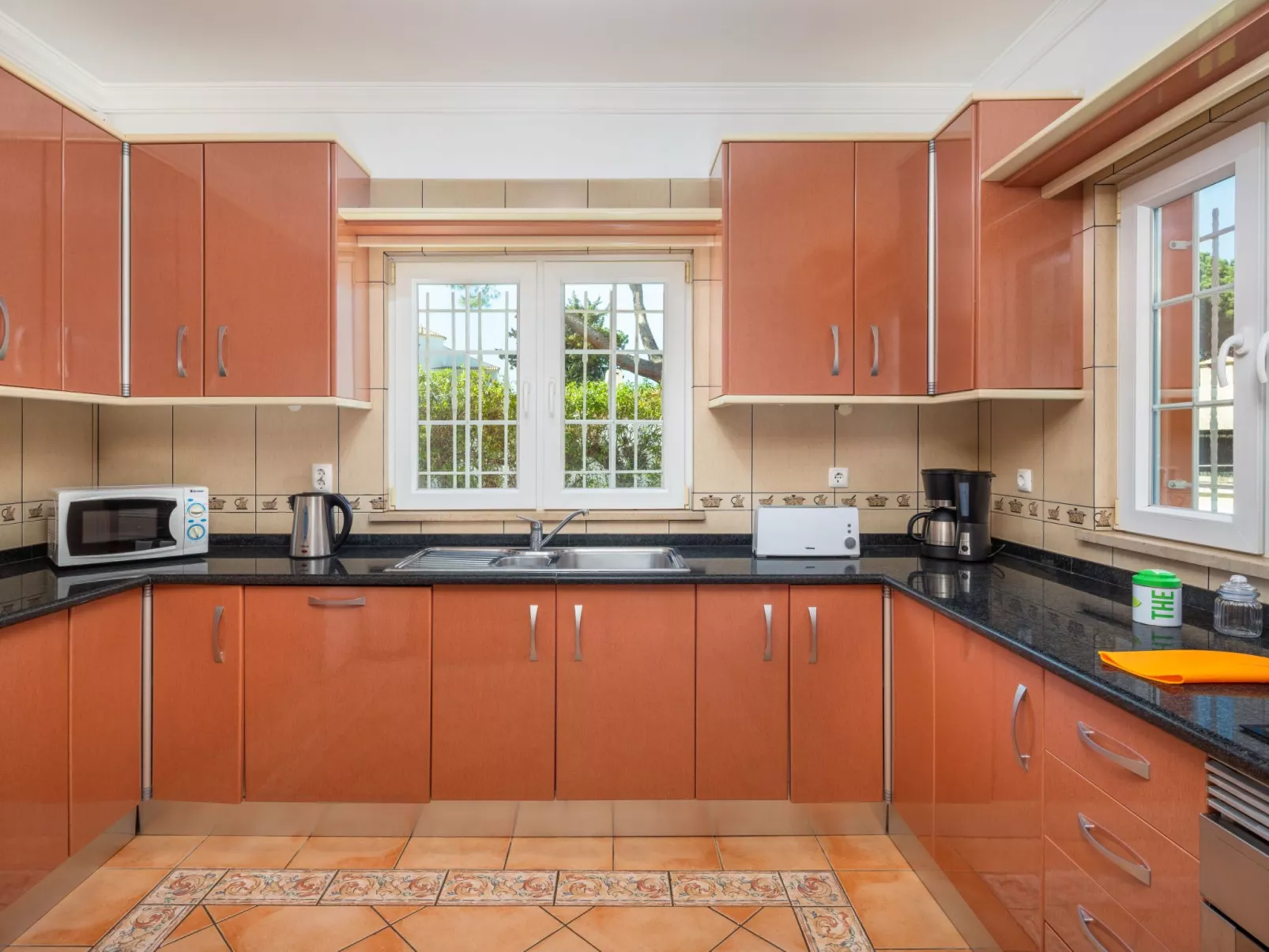 4-Schlafzimmer-Villa, Garten, Pool, Strand - Image-tags.info