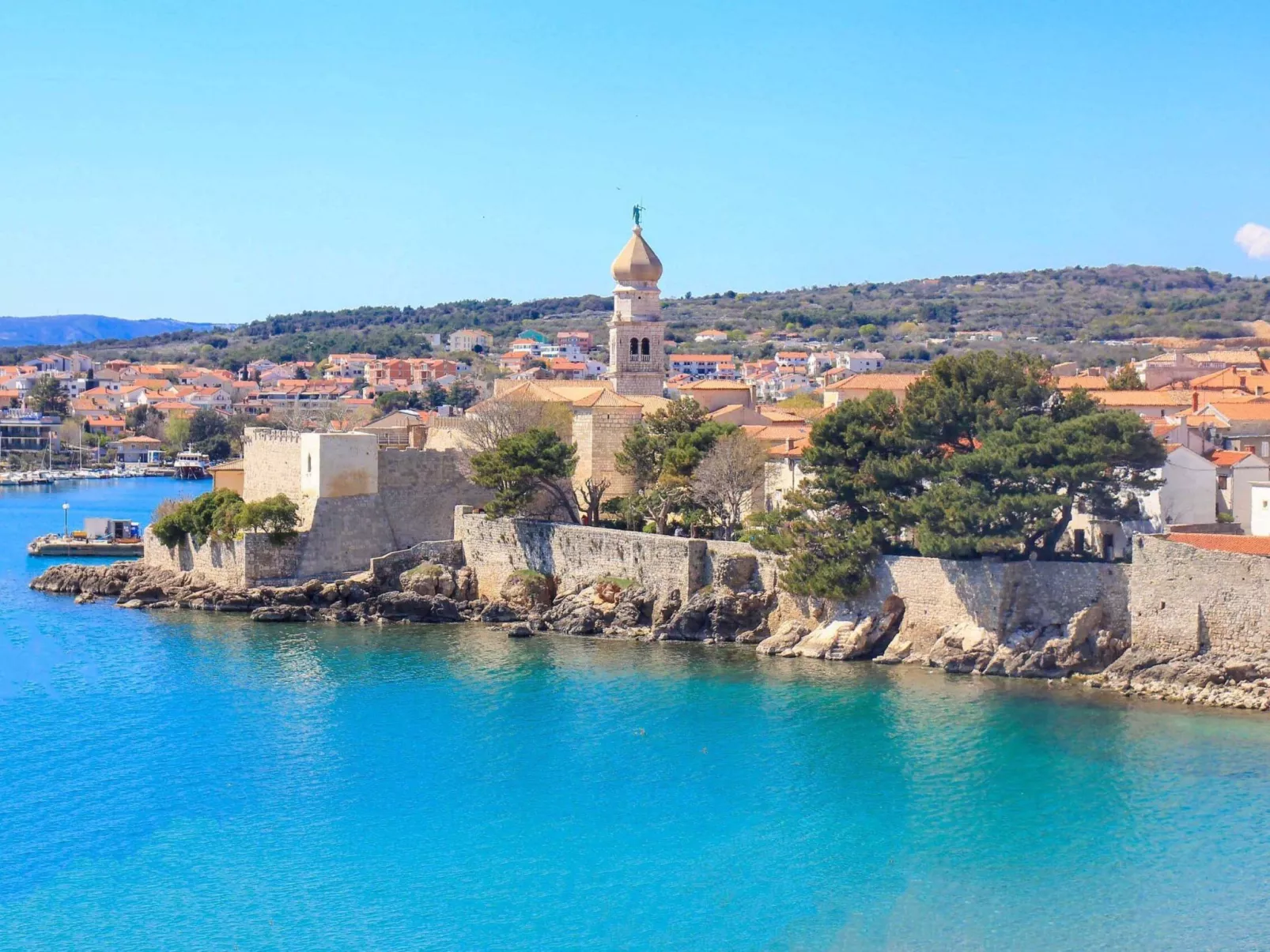 Luxuriöse Villa mit Pool, großem mediterranen Garten und Kinderspielplatz. - Image-tags.info