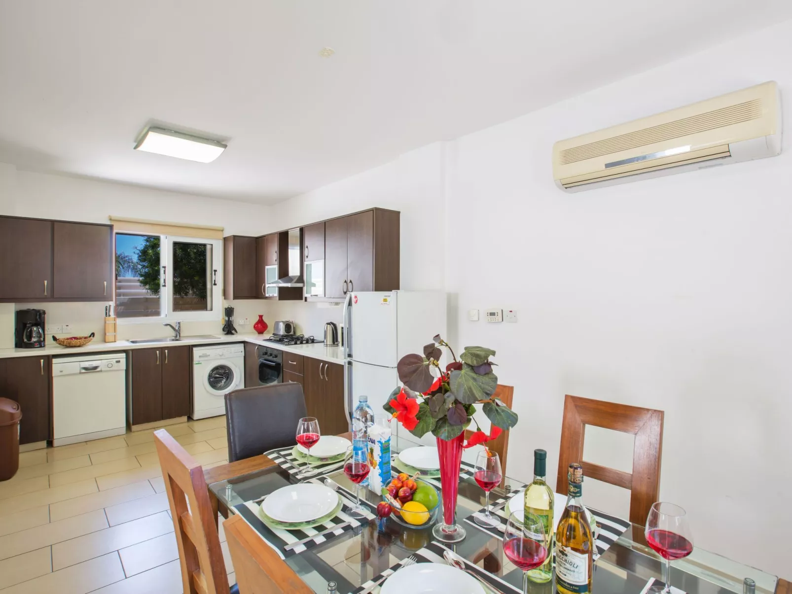 Moderne Ferienvilla PV5 mit großem Garten - Image-tags.info