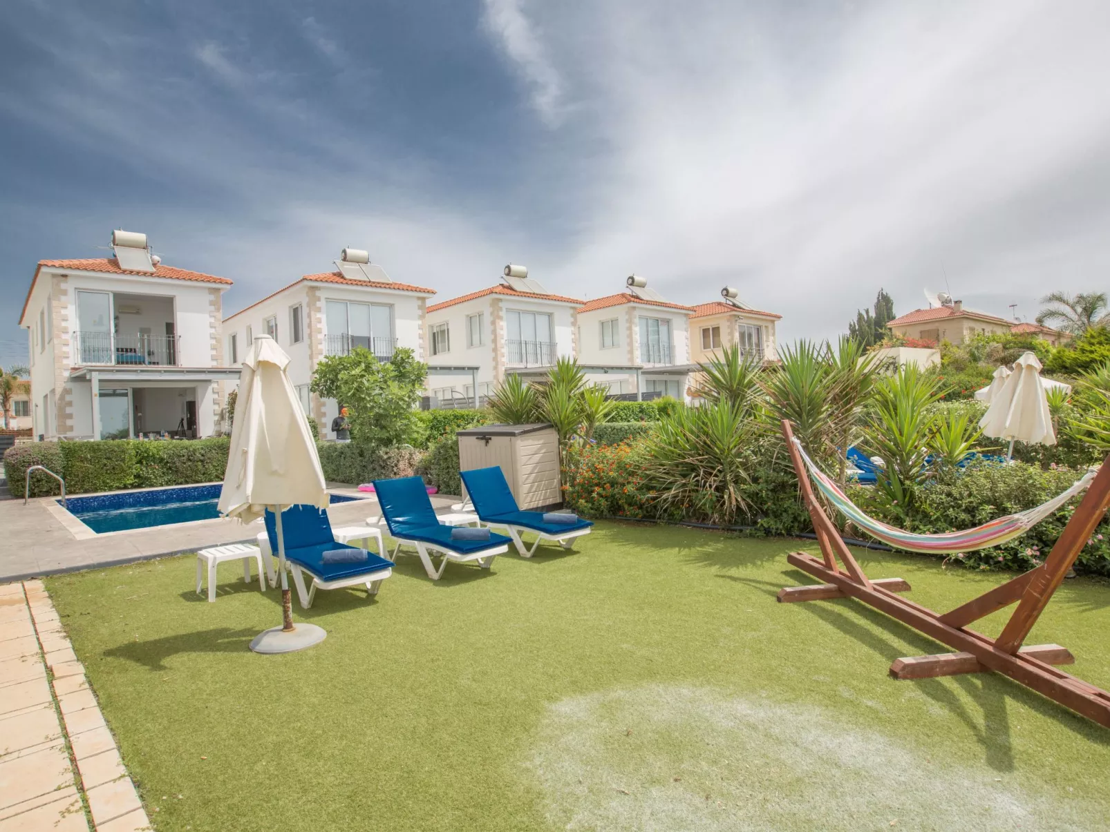 Moderne, geräumige Villa am Strand mit Pool - Image-tags.info