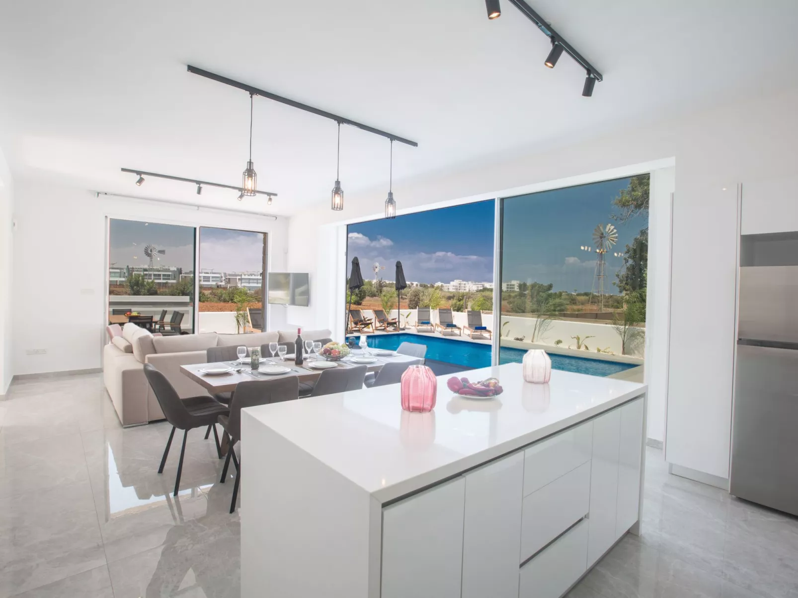 4-Schlafzimmer-Villa mit Pool im Zentrum von Protaras - Image-tags.info