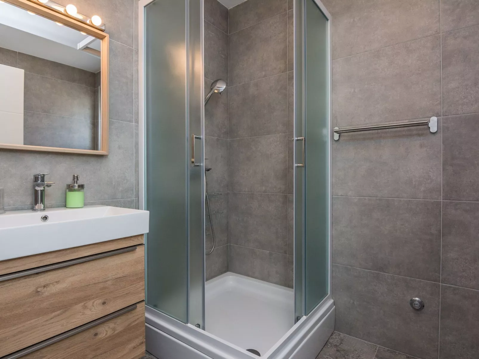 Apartment Pejakovic 2 - Image-tags.info