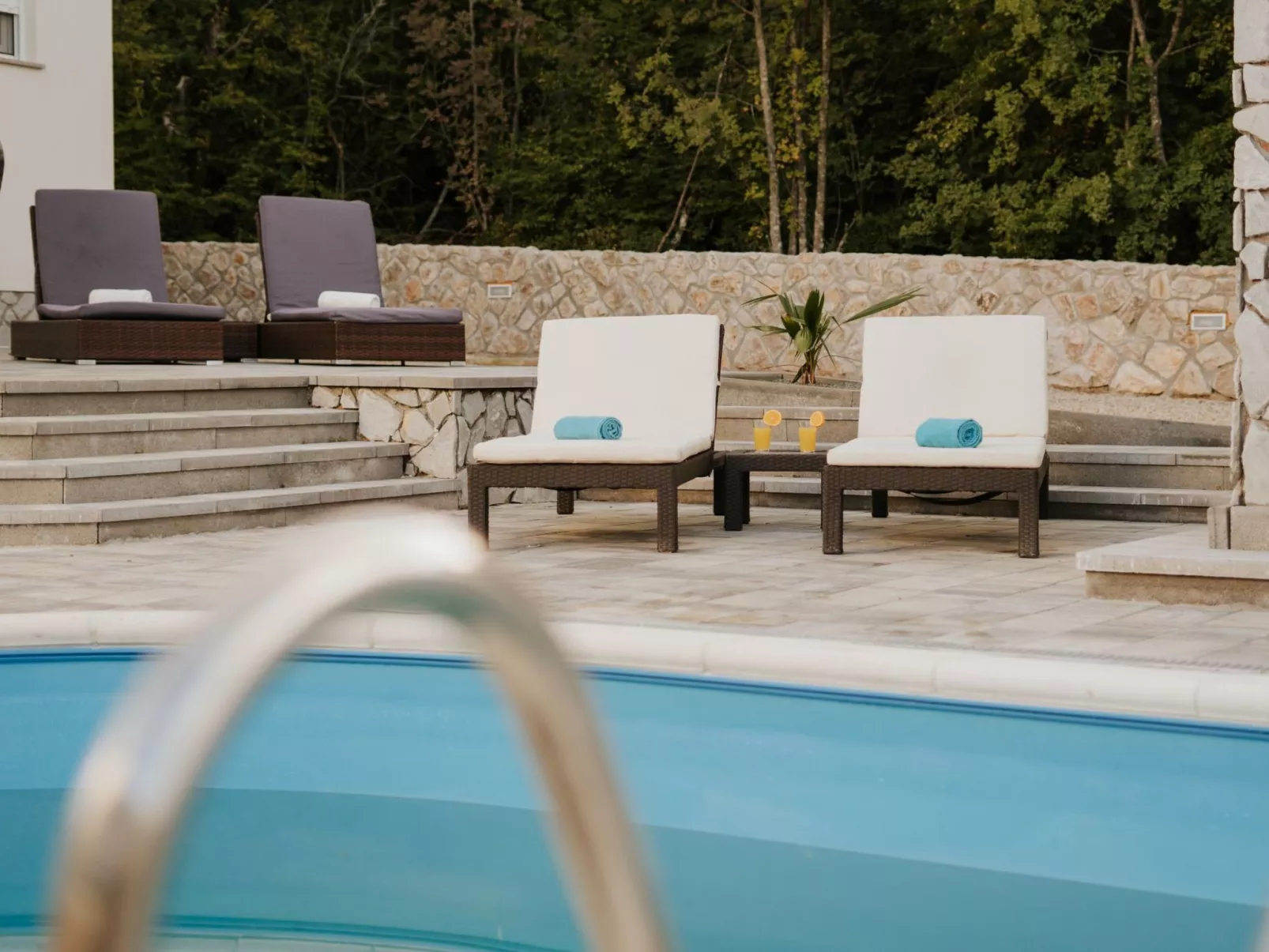 Neue Villa mit Pool und Meerblick - Image-tags.info