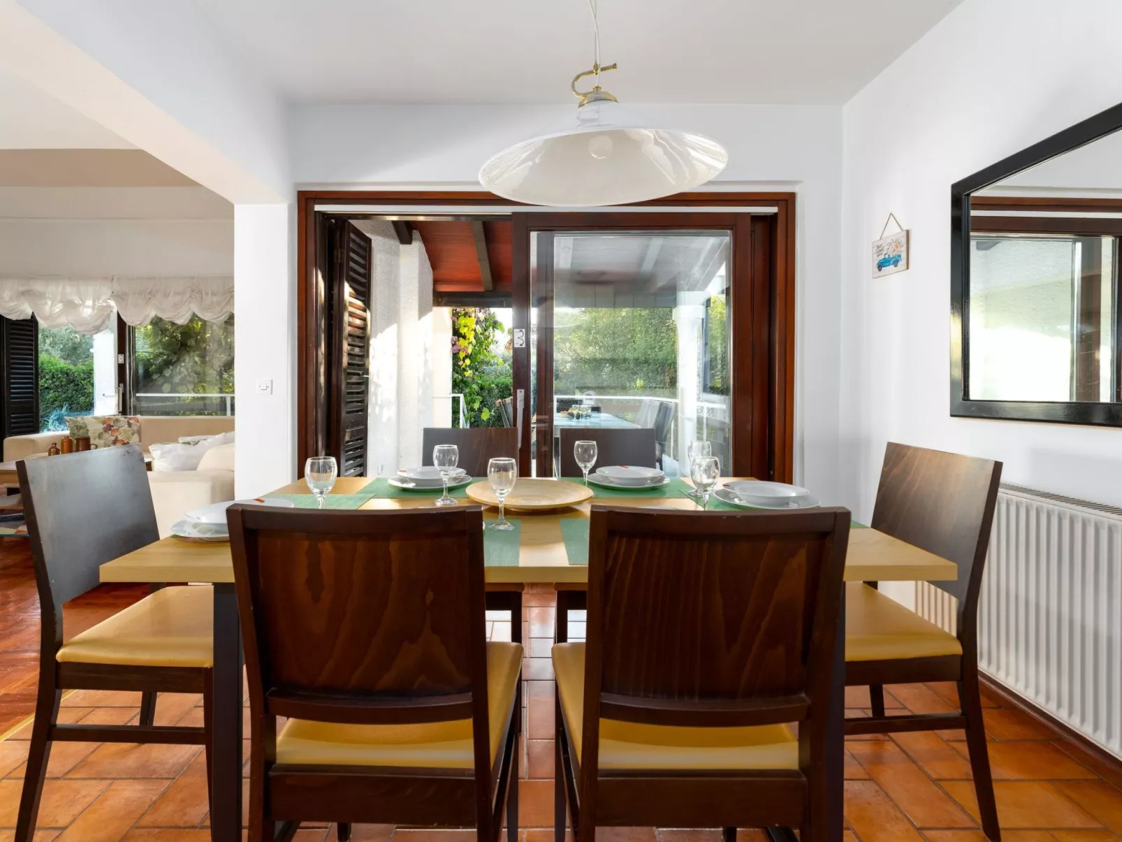 Mit Pool, großer Garten - Image-tags.info