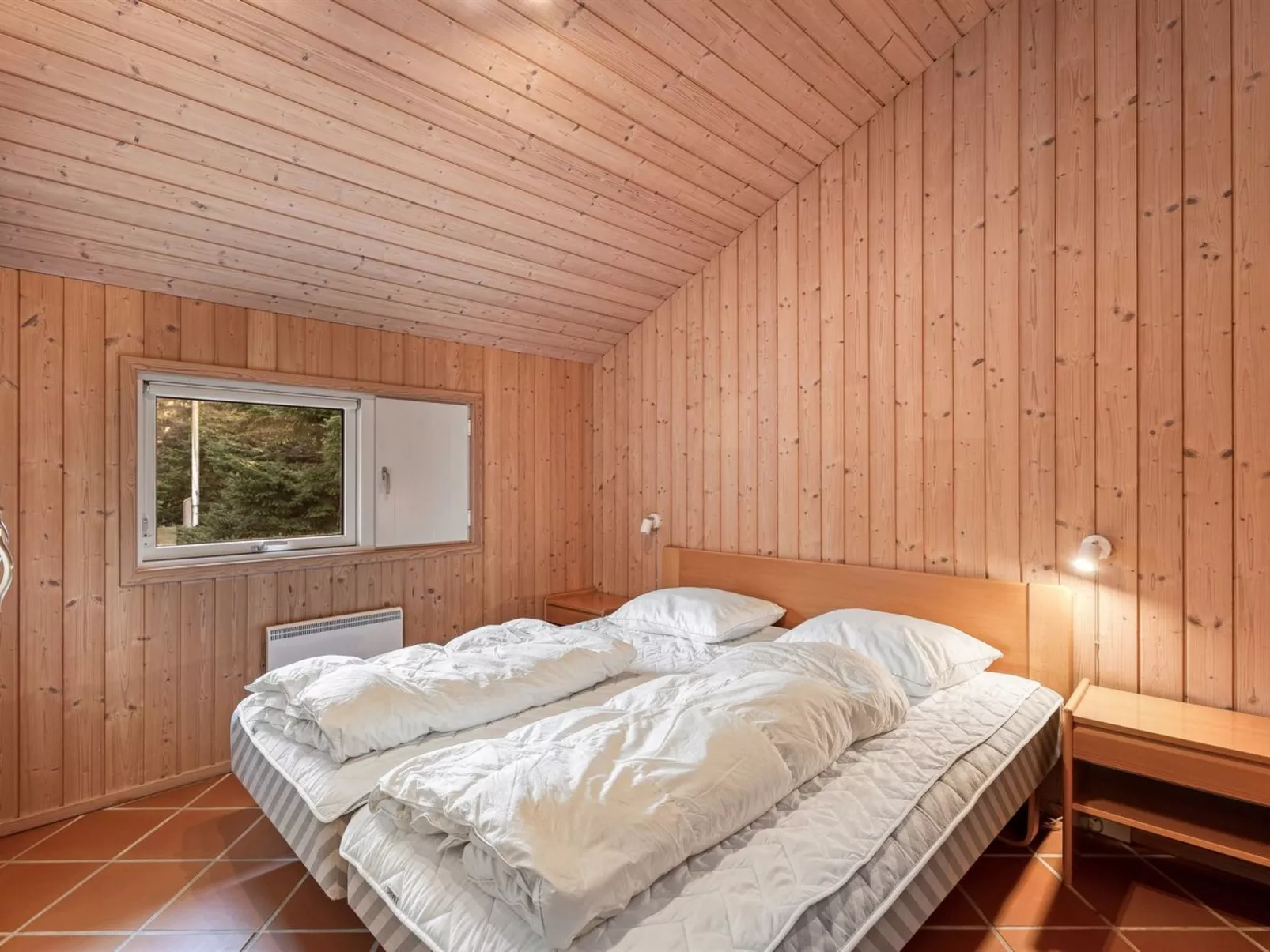 "Hollie" - 75m from the sea-Binnen