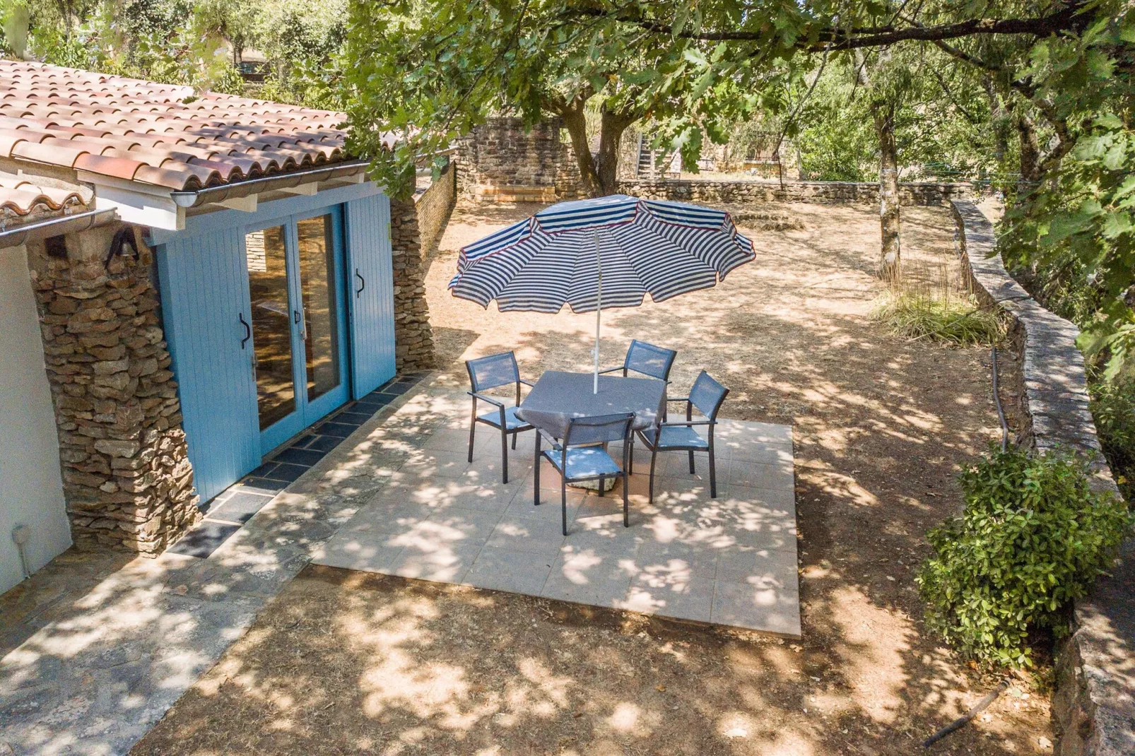 Petit gite - Buitenkant zomer