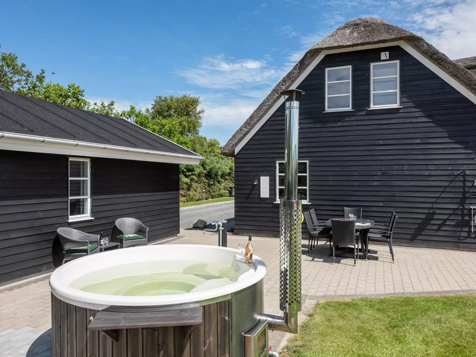 "Benita" - 400m to the fjord-Buiten