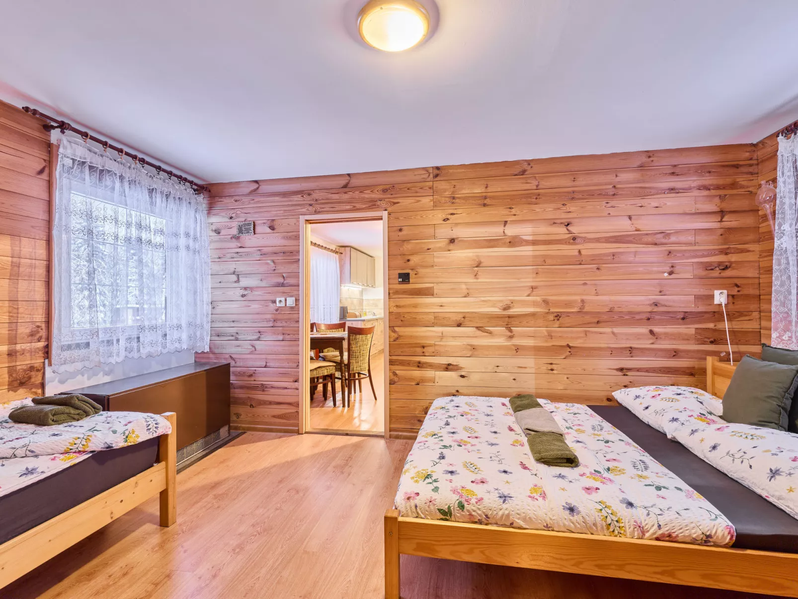 Chaloupka U lesa-Binnen