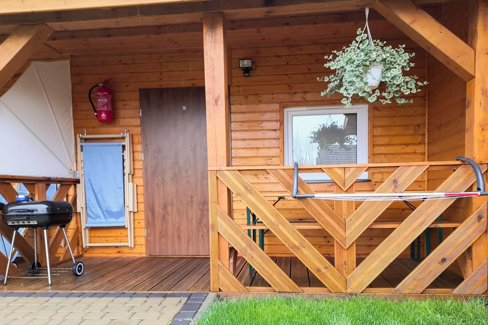 Domki Trebor dla 6 osób-Terrasbalkon